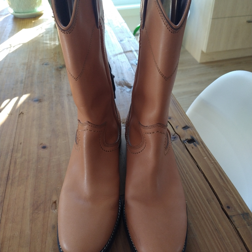 Boot - Picture 3 of 5